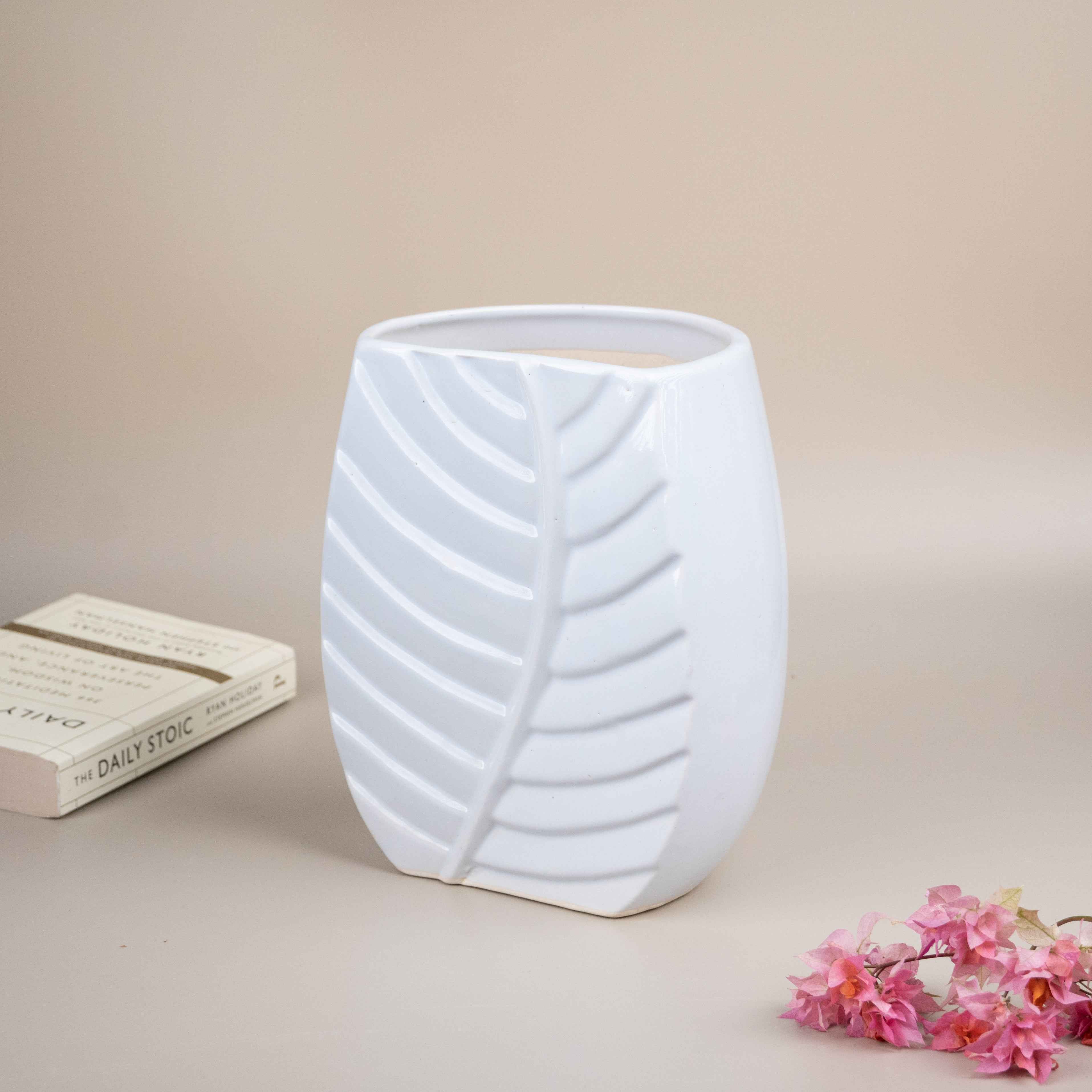 White Color Leaf Shaped Flower Vase Secondary image