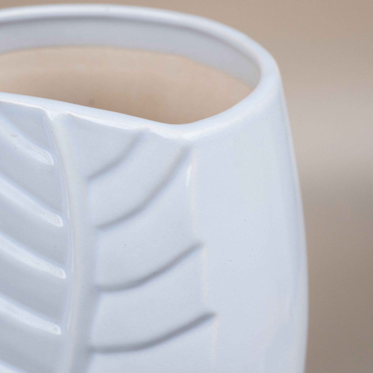 White Color Leaf Shaped Flower Vase