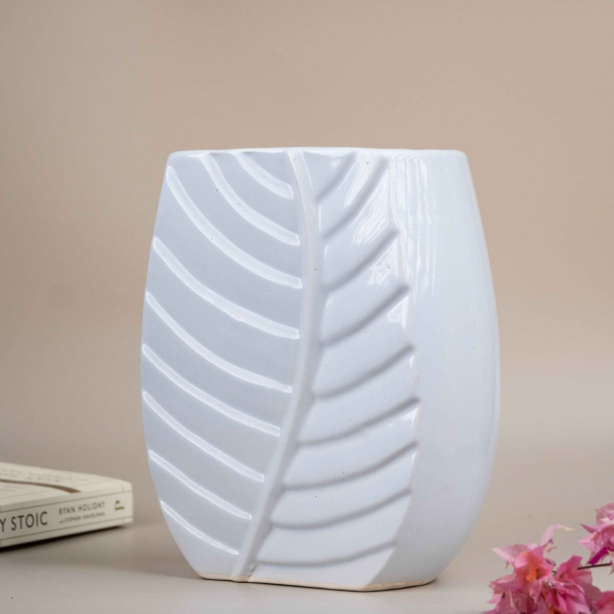 White Color Leaf Shaped Flower Vase