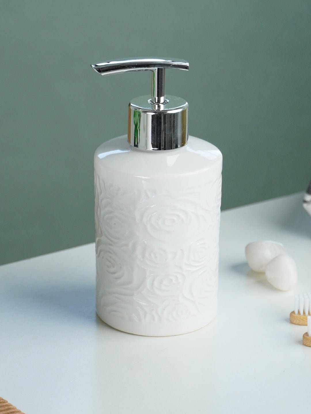 White Embossed Rose Ceramic Bathroom Set of 3 - The Golden Theory