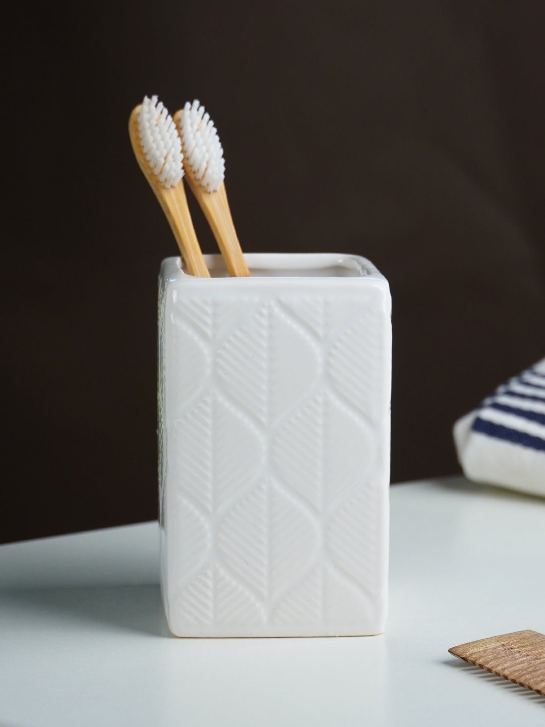 White Geometric Embossed Ceramic Bathroom Set of 3 - The Golden Theory