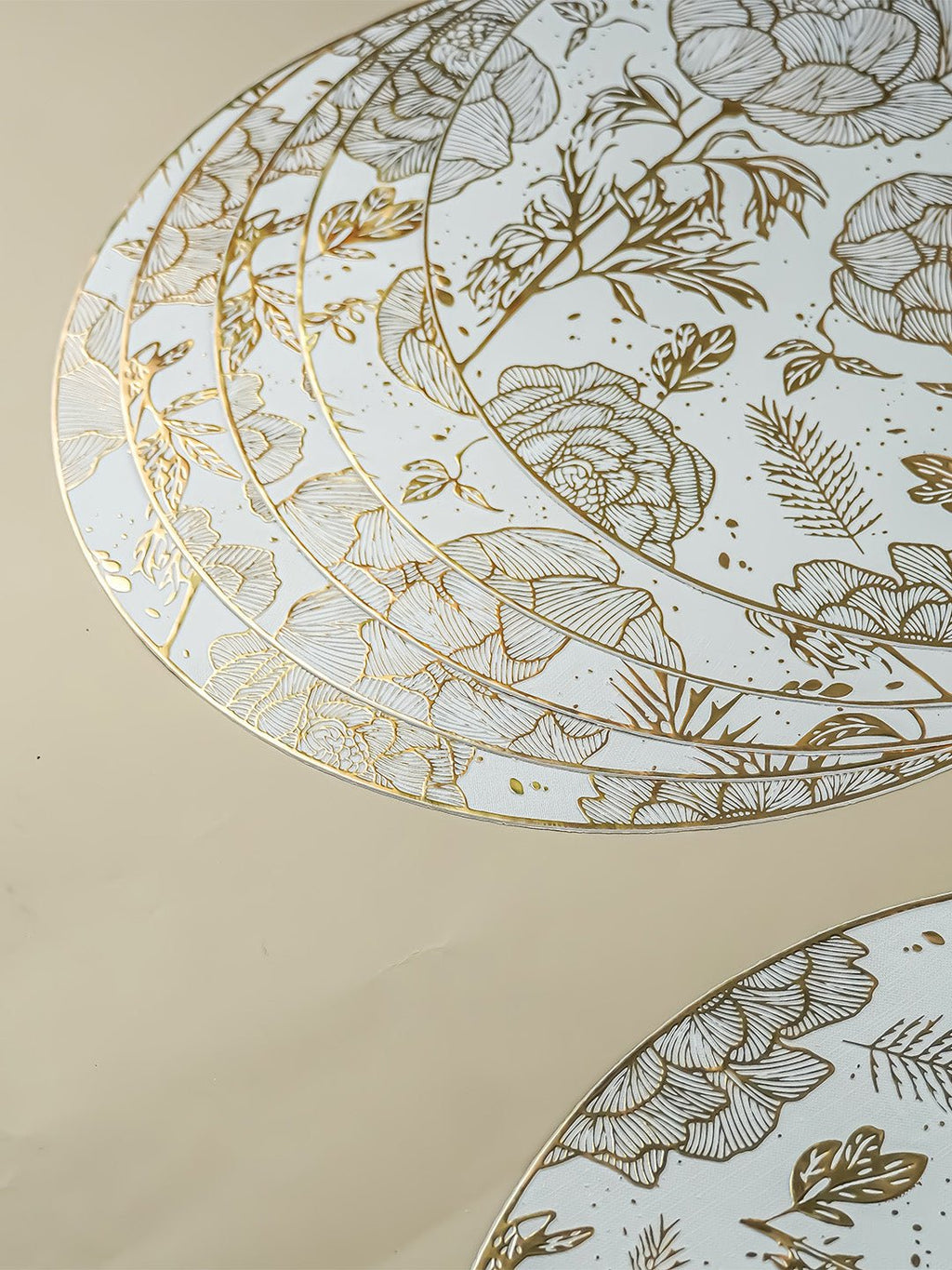 White & Gold Floral Table Mat with Botanical Illustration - The Golden Theory