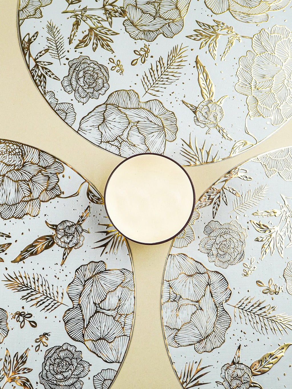 White & Gold Floral Table Mat with Botanical Illustration - The Golden Theory