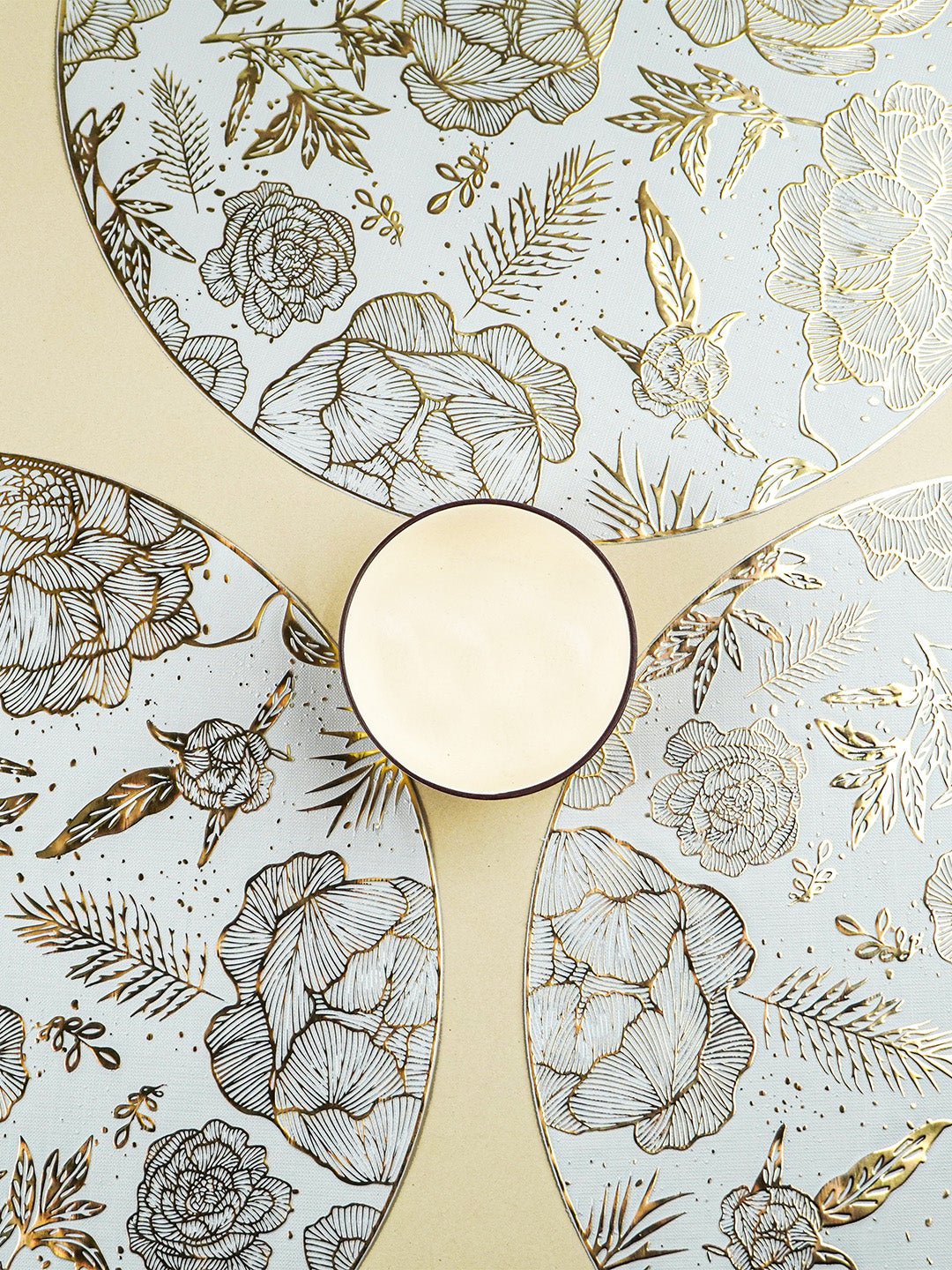 White & Gold Floral Table Mat with Botanical Illustration - The Golden Theory