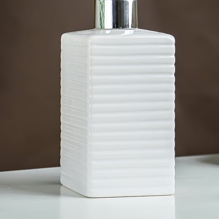 White Ribbed Ceramic Bathroom Set of 4 - The Golden Theory