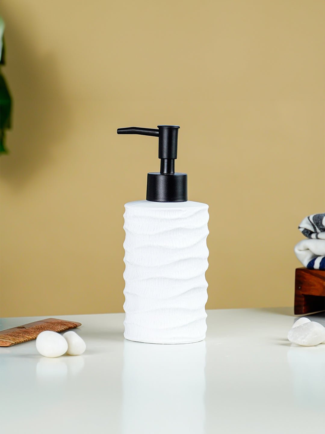 White Ripple Texture Ceramic Soap Dispenser - The Golden Theory Main image