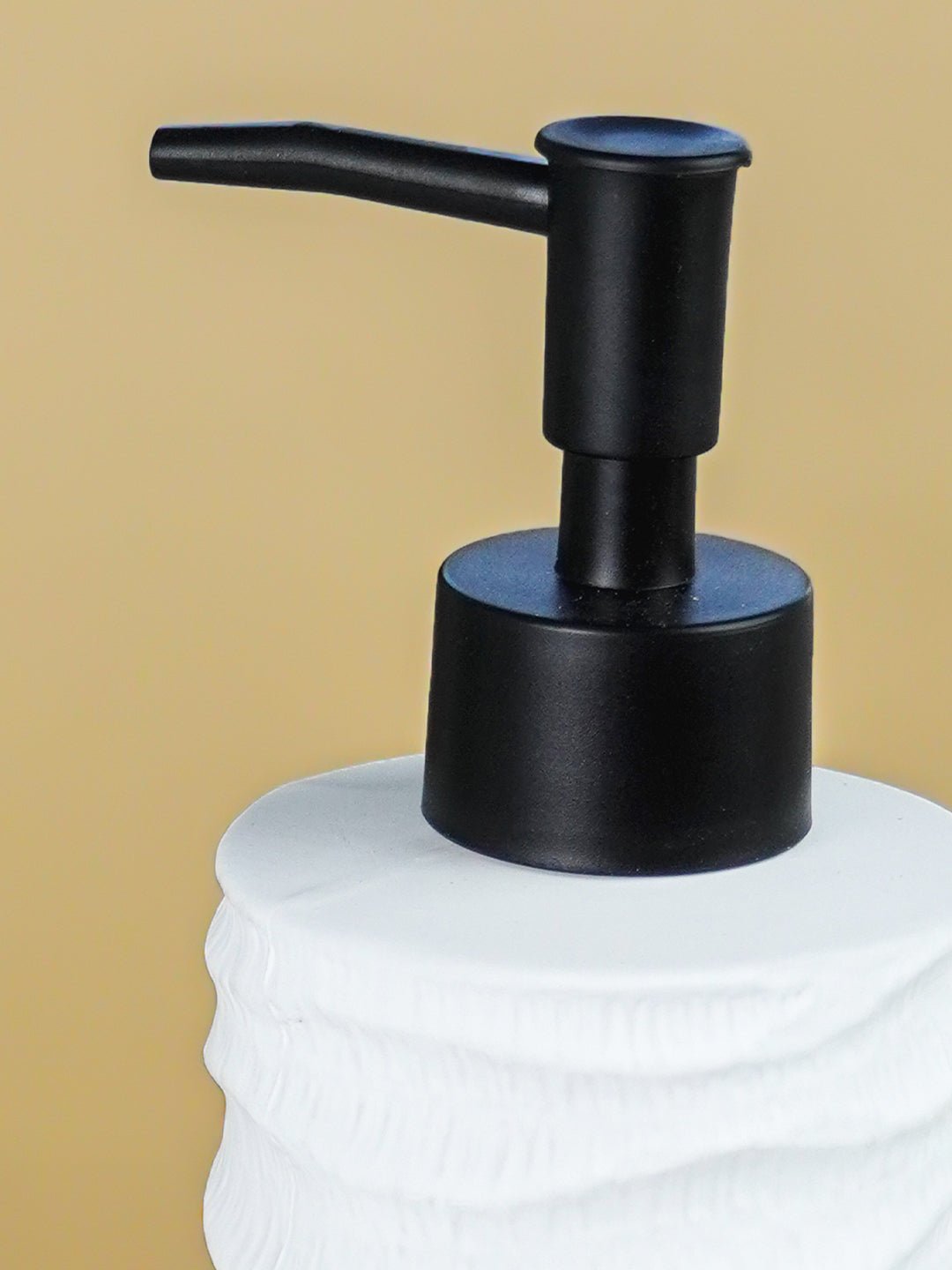 White Ripple Texture Ceramic Soap Dispenser - The Golden Theory