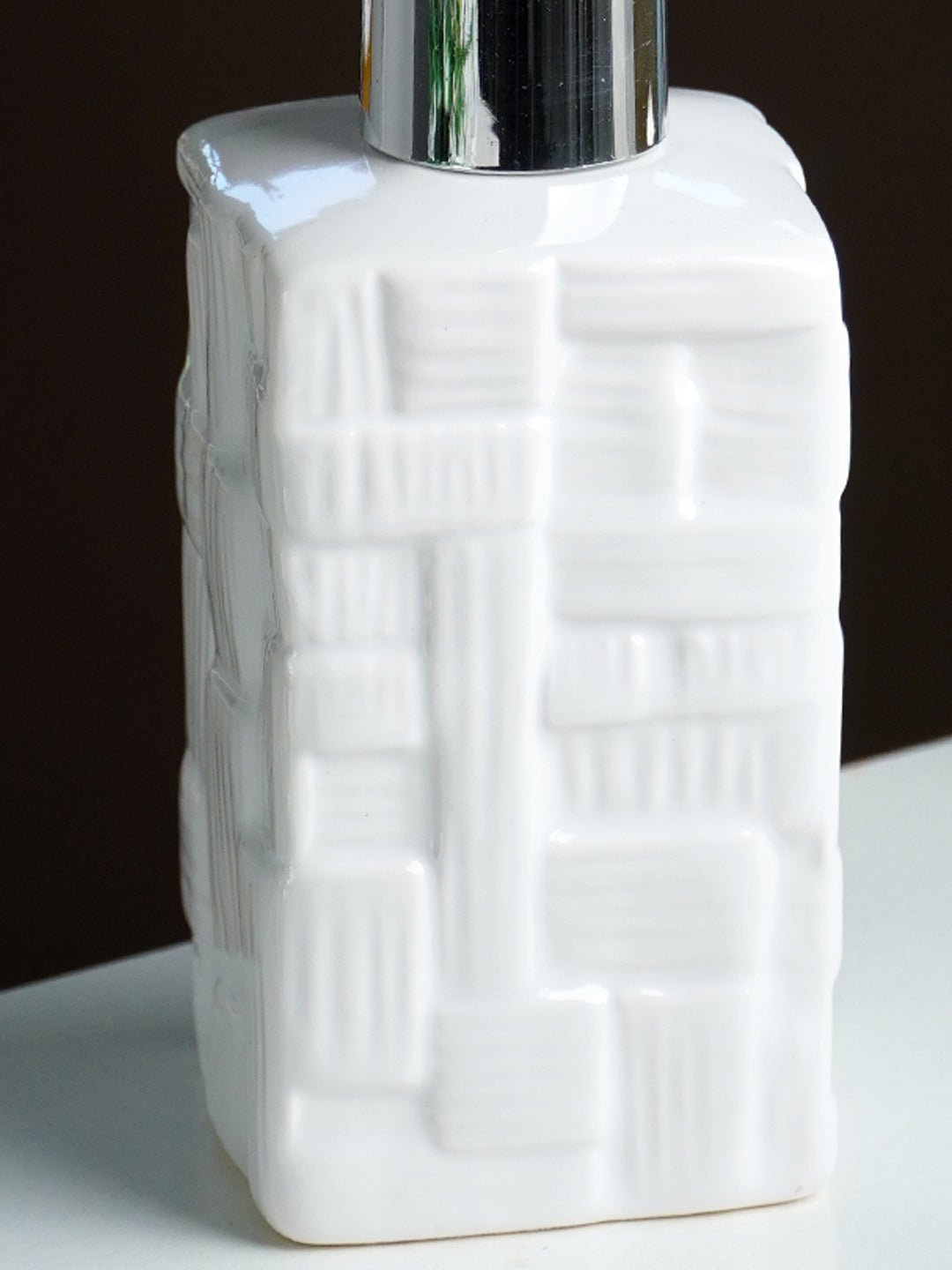 White Textured Ceramic Bathroom Set of 3 - The Golden Theory