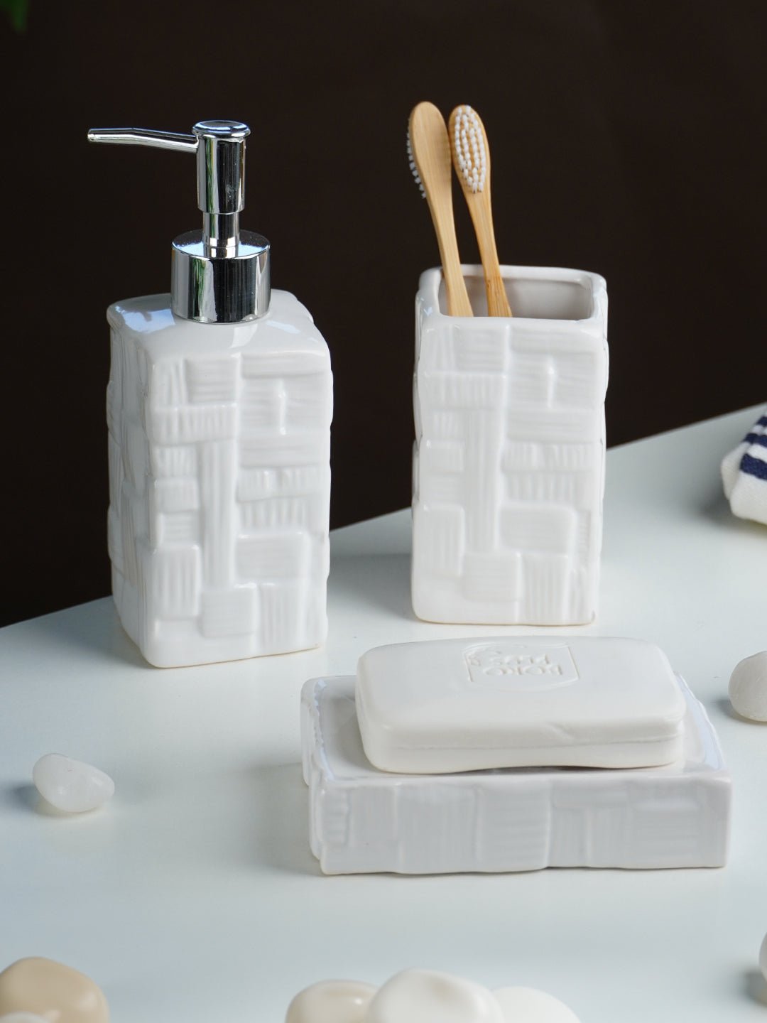 White Textured Ceramic Bathroom Set of 3 - The Golden Theory