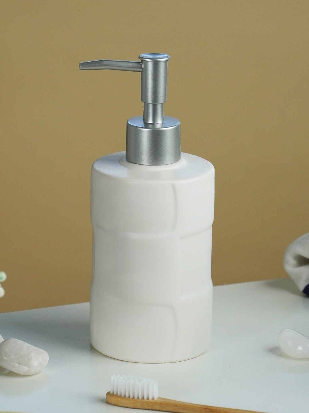 White Textured Ceramic Bathroom Set of 4 - The Golden Theory