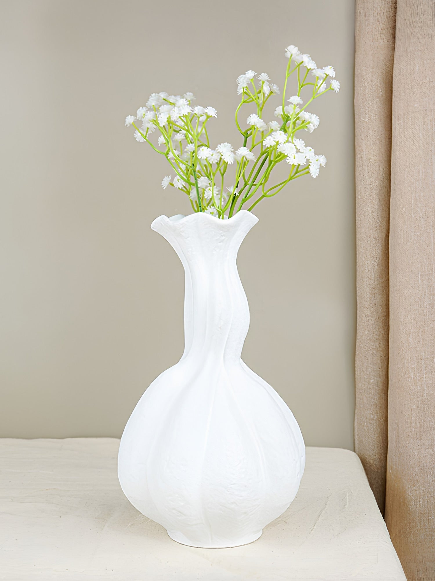White Textured Wave Design Vase - The Golden Theory