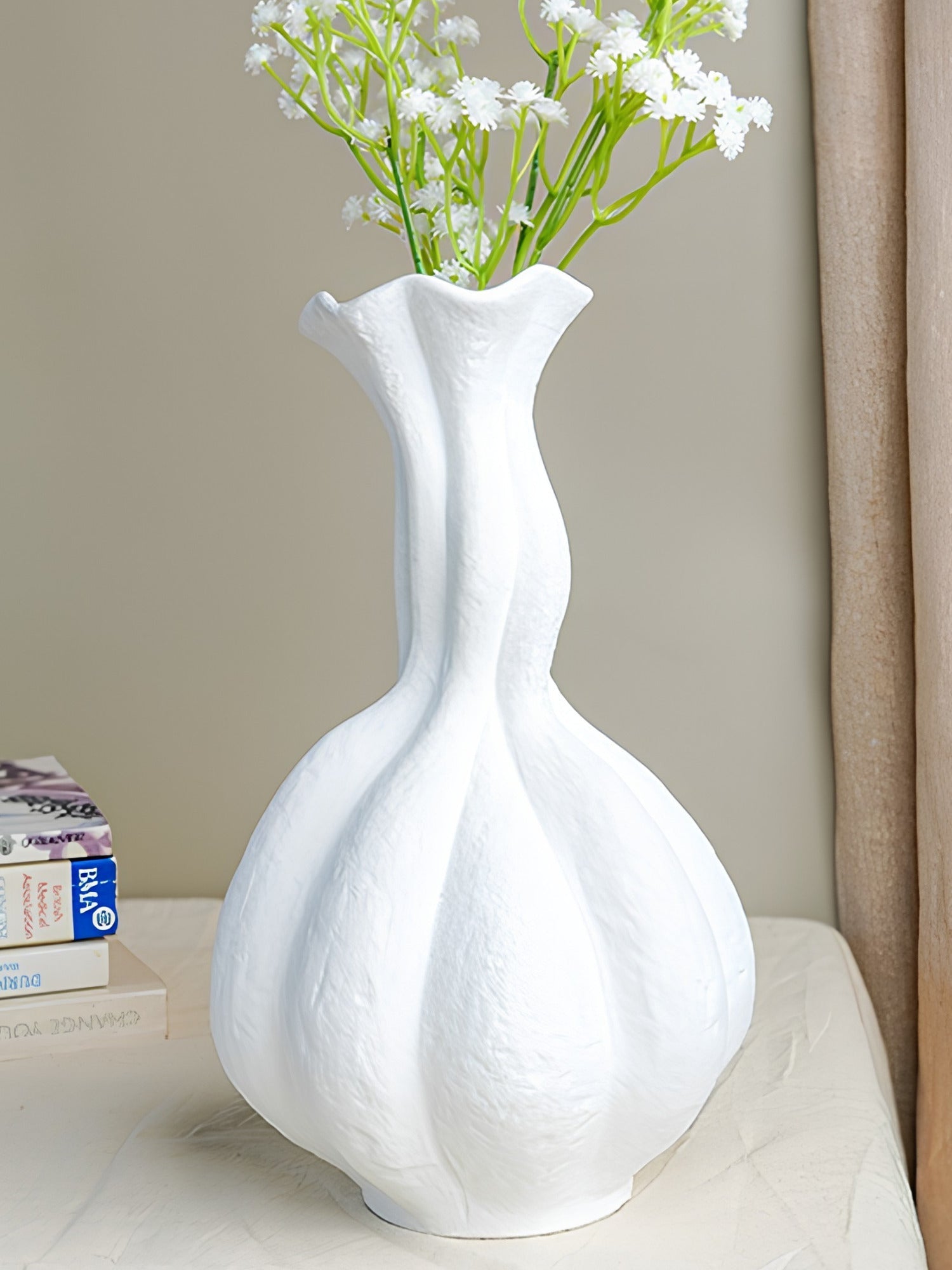 White Textured Wave Design Vase - The Golden Theory