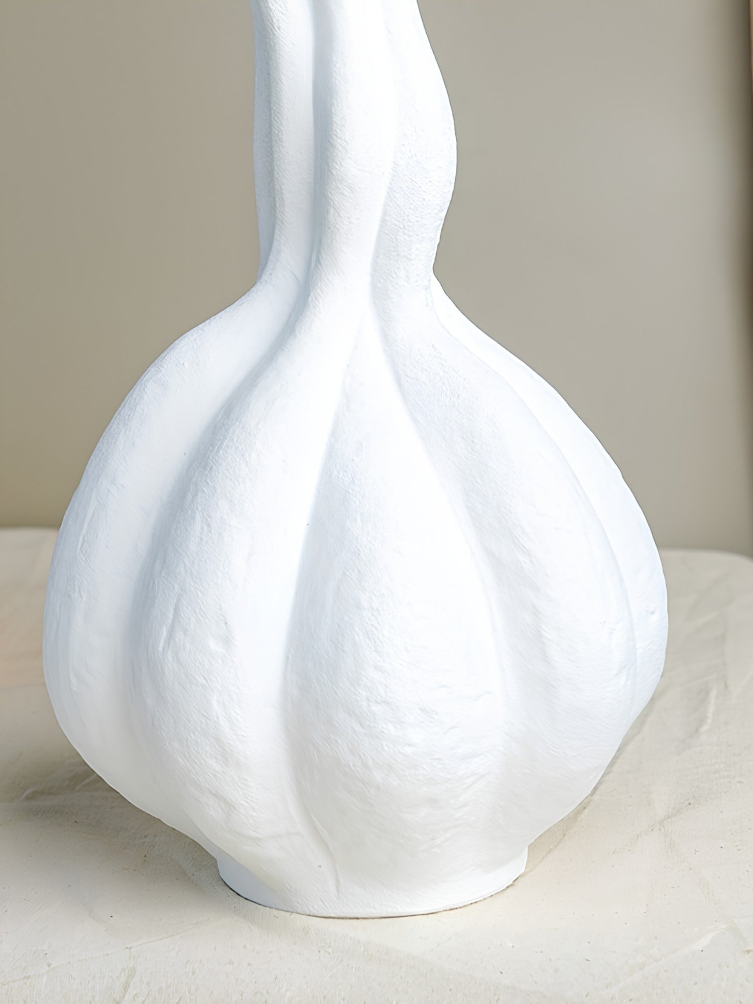 White Textured Wave Design Vase - The Golden Theory